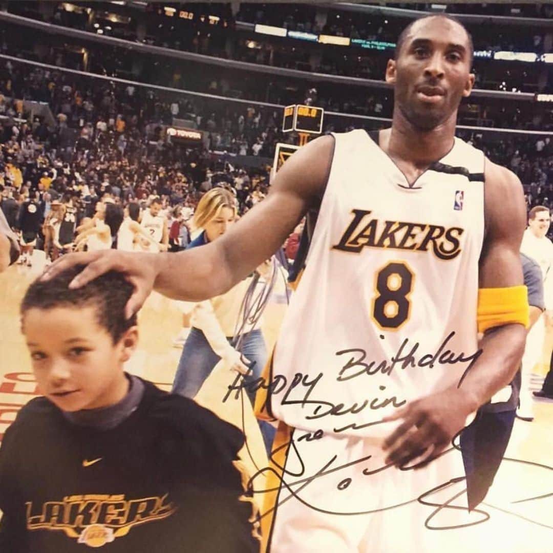 ヴァネッサ・ウィリアムスさんのインスタグラム写真 - (ヴァネッサ・ウィリアムスInstagram)「Having been a part of the Laker Family for World 3 Championships, we watched Kobe Bryant excel as a phenomenal player, motivated man, loving husband and devoted father.  Kobe spoke fluent Italian, had deep faith but it was his curiosity that was unending.  My then husband @imrickafox was not only a teammate but mentor to Kobe and my favorite memories were how generous and loving he was to my son @devin_christian who was a ball boy at the games.  My heart breaks for his wife Vanessa who has lost not only a husband but her precious daughter Gianna. May we all surround the Bryant family with love and support 💔」1月27日 8時48分 - vanessawilliamsofficial