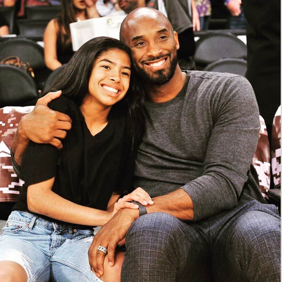 エディンソン・カバーニさんのインスタグラム写真 - (エディンソン・カバーニInstagram)「En nuestras memorias por siempre Kobe❤️, Dans nos mémoires pour toujours Kobe❤️. Nei nostri ricordi per sempre Kobe❤️. In our memories forever Kobe❤️.#🏀⚽️」1月27日 8時57分 - cavaniofficial21