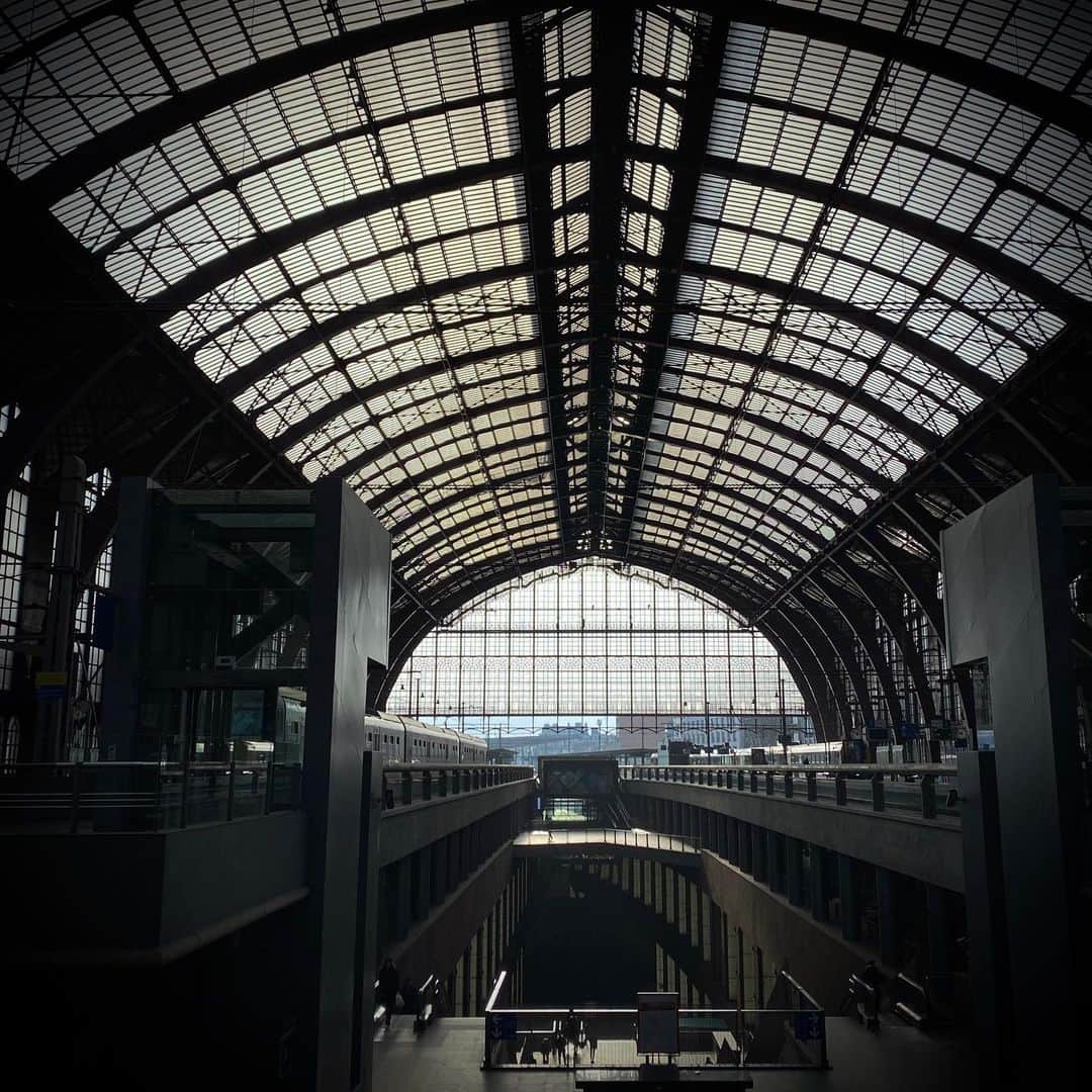 林信行さんのインスタグラム写真 - (林信行Instagram)「#AntwerpenCentraal  #shotoniPhone11Pro」1月27日 9時06分 - nobihaya