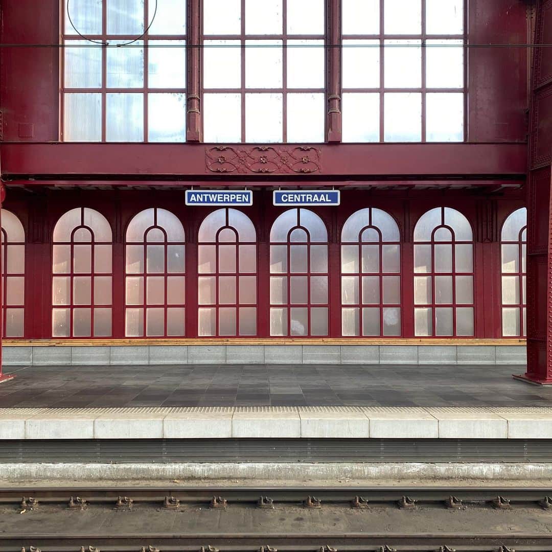 林信行のインスタグラム：「#AntwerpenCentraal  #shotoniPhone11Pro」