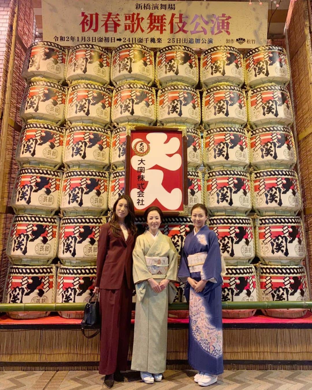 朝風れいさんのインスタグラム写真 - (朝風れいInstagram)「そして、先週、新橋演舞場に新春歌舞伎を観に行って来ました！！ ・ ・ 単純すぎて恥ずかしいけど、こりゃハマりますわ😲 すっごい良かった😍これからはもっと歌舞伎も観劇していきたいなぁ〜✨古き良き、日本の宝ですね✨ ・ ・ 海老蔵さんはカッコ良くて、ぼたんちゃんと勸玄くんは天使過ぎて…思い出すだけで夢見心地になります(❁´ω`❁) ・ ・ 一緒に観に行ったお2人が美しい着物姿で…😍私もいつか、着物を着られるような人になりたいわ( ´ཫ` ) ・ ・ ・ #歌舞伎　#新春歌舞伎 #新橋演舞場　#新橋演舞場新春大歌舞伎 #神明恵和合取組 #雪月花三景 #市川海老蔵 さん　#市川ぼたん ちゃん　#堀越勸玄 くん #ゆきえ　#透水さらさ　#次いつ会う ？🤣」1月27日 9時20分 - rei.wd