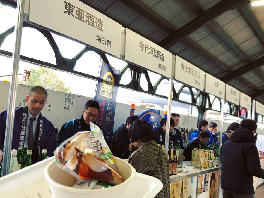 西村まどかさんのインスタグラム写真 - (西村まどかInstagram)「最高イベントやったなぁ🍢🍶🏮 両国駅の今は使われていない、『幻の３番線ホーム』って素敵✨ おでんにハマる 二○二○、冬。 ㅤㅤㅤㅤㅤㅤㅤㅤㅤㅤㅤㅤㅤ #おでんで熱燗ステーション  #両国駅３番ホーム #日々URALA にも書いたで見ての☻」1月27日 15時07分 - madoka_nsmr