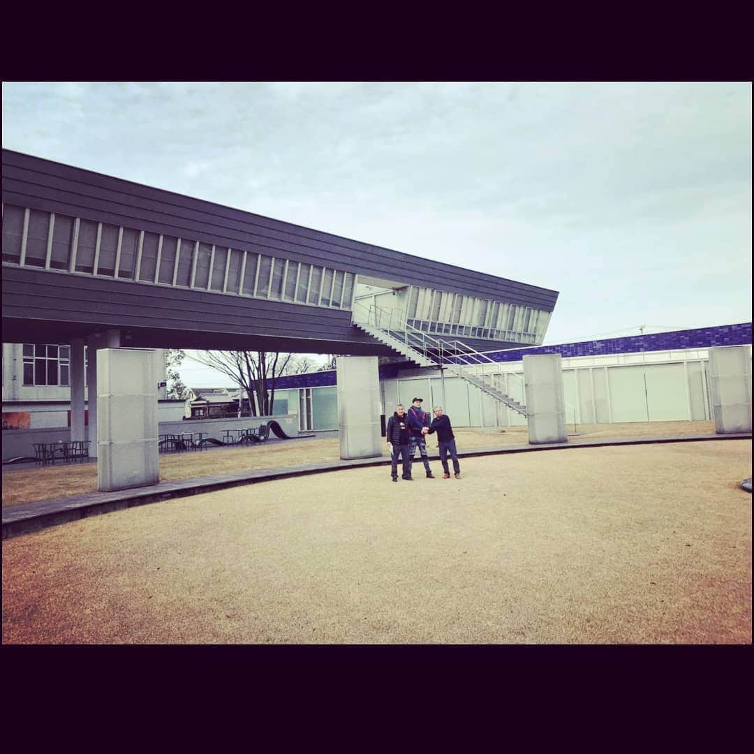 松本隆博のインスタグラム：「。 みなおは～ 昨日はミウラート・ヴィレッジを訪問させて頂きましたヽ(^o^)丿。 ここは三浦工業グループの創業者三浦保氏が、生前1998年に竣工した美術館です。恥ずかしながらこんな素晴らしい広大な美術館でまた、創業者の苦労人格者で芸術家であり経営者であったこと、知りませんでしたヽ(；へ；)ノ。 夜はLIVEハウス「ヤーマン33」行きました^^;🎵ここでライブ企画推進中！！ (^^)/」