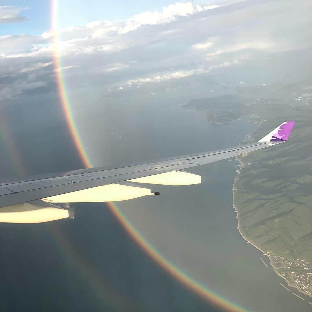 ハワイアン航空さんのインスタグラム写真 - (ハワイアン航空Instagram)「Aloha kakahiaka! #ダブルレインボー はダブルアロハ～ 🌈🌈 📷@aya_kiyo25  #乗った時からハワイがはじまる #窓側席 #ハワイアン航空」1月27日 10時15分 - hawaiianairlinesjp