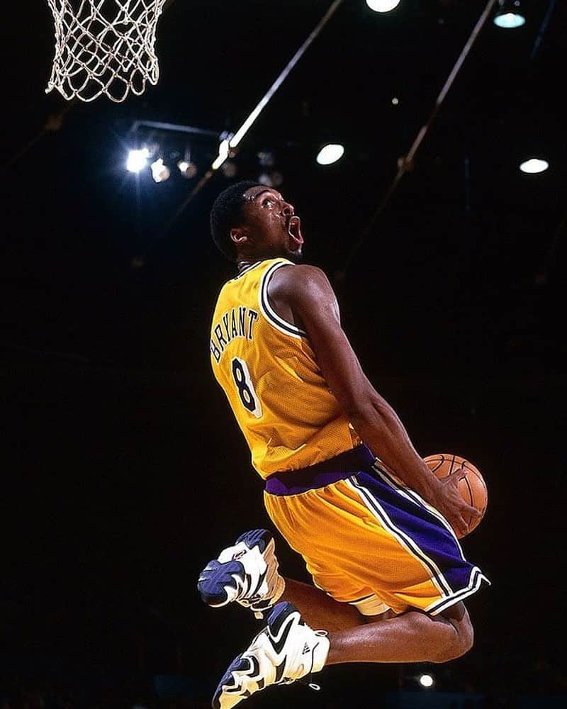 ジャンカルロ・スタントンのインスタグラム：「Thank you Kobe for being a superhero to all of us kids that grew up in LA & across the world. The model of relentless work & dedication that it takes to be on top in any aspect of life RIP😞」