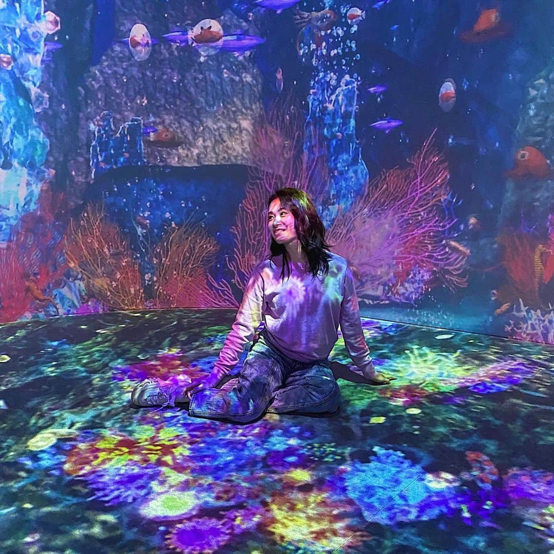 鈴木芳奈さんのインスタグラム写真 - (鈴木芳奈Instagram)「under the sea〜🧜🏻‍♀️🧚🏻‍♀️🐠🐬🐳 #光の深海展 #oceanbynaked  今日は寒い1日になりそうだなっ 風邪ひかないようにねっ」1月27日 10時20分 - tachibana_kanna