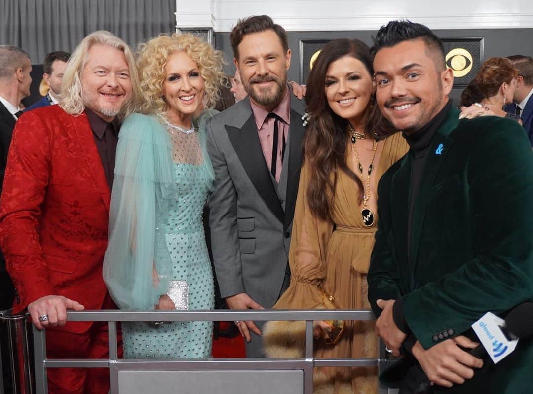 アンソニー・ラモスのインスタグラム：「I love @littlebigtown more and more every time I chat with them! SWIPE ➡️ for a flashback to 2002 proving I’ve loved them from the beginning #GRAMMYS ❤️」