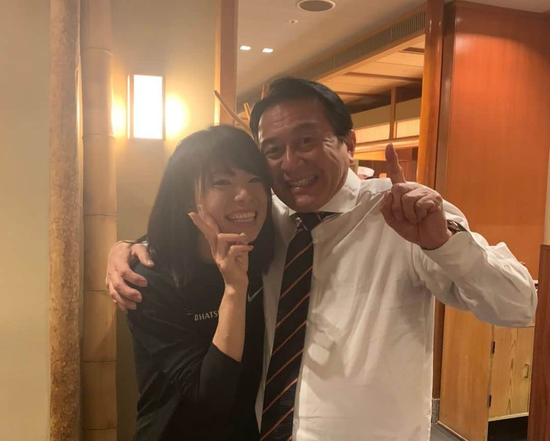 松田瑞生さんのインスタグラム写真 - (松田瑞生Instagram)「＊ 2019年、本当に苦しかった。 やけど、それが無ければ今は無かったと思うし諦めずにやり続けてよかったな…そう思ってます！ ドン底に落ちた自分を励まし続け、味方で居続けてくれた家族、仲間、友達には心から感謝しています！ 名古屋の結果を静かに待ちます。 最後まで鳴り止まぬ大声援、本当に力になりました！大阪の地を全力で駆け抜けることが出来て幸せでした！！ ありがとうございました😊🙏 #大阪国際女子マラソン #優勝　 #長居ヤンマースタジアム」1月27日 10時44分 - u5uv3v