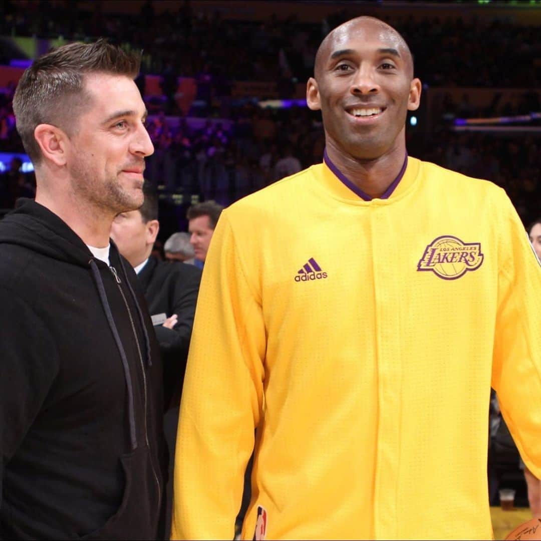 アーロン・ロジャースさんのインスタグラム写真 - (アーロン・ロジャースInstagram)「So many of us have our “Kobe” story; an inspirational moment, play, game, or tale of his work ethic, that inspired us to dig deeper, work harder, train longer, or trust ourselves at a new level in a clutch moment. That was that #mambamentality and we are all grateful for your inspiration ❤️ #824」1月27日 10時49分 - aaronrodgers12