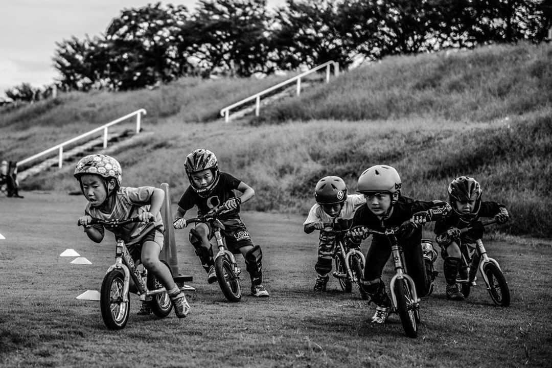 Honda 本田技研工業(株)さんのインスタグラム写真 - (Honda 本田技研工業(株)Instagram)「「RunBike Kids」⠀ Photo by 小林 淳⠀ スポーツが好きだ。部門⠀ .⠀ #写真 #photo #honda #ファインダー越しの私の世界 #ランバイク #子ども #ライダー⠀ .⠀ Honda with #東京カメラ部 フォトコンテスト2016 グランプリ作品⠀ 「Honda with #東京カメラ部フォトコンテスト2016」では、コーポレートスローガンである「The Power of Dreams」をはじめ、全3つの部門で、皆さまの素敵な作品が数多く集まりました。⠀ .⠀ 本アカウントでは、「 #MeandHonda 」をつけてInstagramに投稿された皆さんのHonda製品を取り入れた素敵な写真もご紹介していきます。たくさんのご投稿をお待ちしております。」1月27日 11時00分 - hondajp