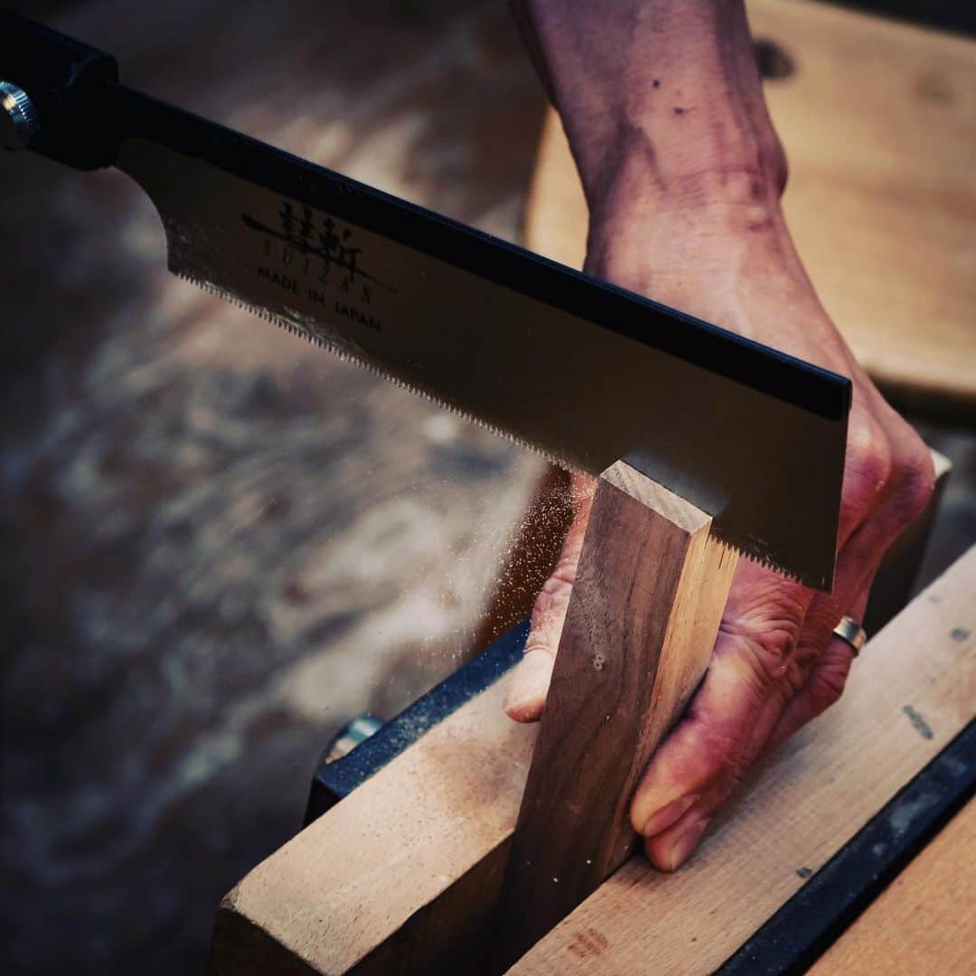 のインスタグラム：「7″ Dozuki (Dovetail)  #suizan #japanesesaw #japanesesaws #japanesetool #japanesetools #japaneseplane #craftman #craftmanship #ryoba #doubleedge #dovetail #dovetailsaw #handsaw #handplane #pullsaw #woodwork #woodworker #woodworkers #woodworking #woodworkingtools #furnitureworkshop #furnituredesign #furnituremakeover #furnituremaker #suizanjapan」
