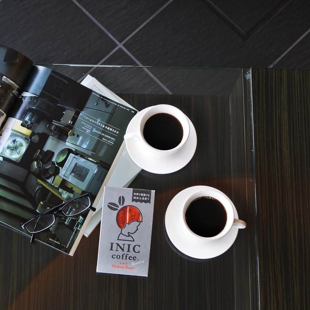 INIC coffeeさんのインスタグラム写真 - (INIC coffeeInstagram)「特別な来客がある時にはコーヒーにもこだわりたいもの。 こだわり派におすすめの＜Roastery＞シリーズならそんなシーンにぴったり。 特別な一杯でおもてなししてください。 . ▼スペシャリティコーヒー INIC Roastery Medium Roast https://www.inic-market.com/fs/inicmarket/4560466071618/ #INICcoffee #INIC #coffee #Roasteryシリーズ #life #iniclife #refresh #イニックコーヒー #イニック #5秒で本格コーヒー #おうちカフェ #丁寧な暮らし #イニックコーヒーのある生活 #おうちカフェ #ホット #冬 #本格 #ゆったり #MediumRoast #ほっと一息 #スペシャリティコーヒー #サードウェーブコーヒー #1月 #特別なお客様 #VIP」1月27日 11時05分 - iniccoffee