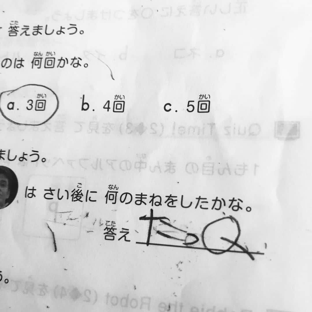 佐藤優里亜さんのインスタグラム写真 - (佐藤優里亜Instagram)「息子の英語の宿題を確認していたんだけどさ、、、 いや、合ってるんだけどね、いやいや合ってないよね。 答えは、たっきゅう。😂 ・ #珍回答」1月27日 11時05分 - yuriang_