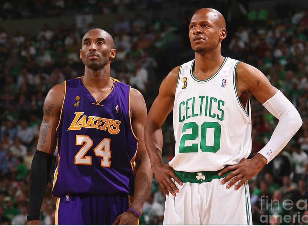 レイ・アレンのインスタグラム：「As I'm trying to gather my thoughts my heart is hurting. I just got off a long flight to find out that Kobe is no longer with us! This hurts so much! He was one of my brothers. I am so sad for all of us, we lost a great one today!  Kobe was the ultimate competitor and I loved him for it. He made all of us step our games up. I just wish I could have one more moment with him to tell him thank you! Thank you Kobe for the example you set! Thank you for always bringing your best, regardless of who was on the other side. Thank you for showing us all what greatness looked like! You will be missed! #8 #24 #Gigi #RIP」
