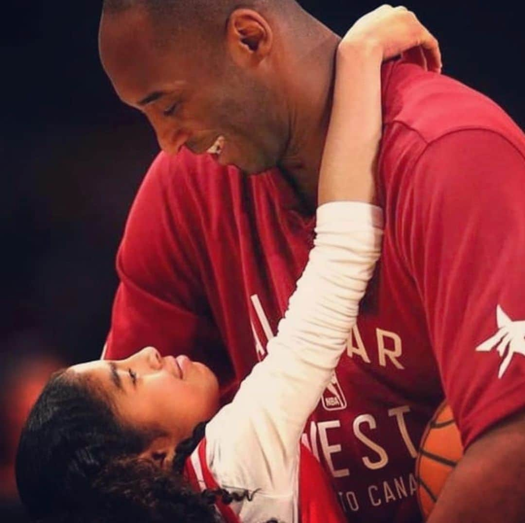 ポール・ブラックソーンさんのインスタグラム写真 - (ポール・ブラックソーンInstagram)「So unbelievably sad. RIP Kobe. RIP Gianna and all those that died in that helicopter crash. Heart-numbing.」1月27日 11時08分 - paulblackthorne