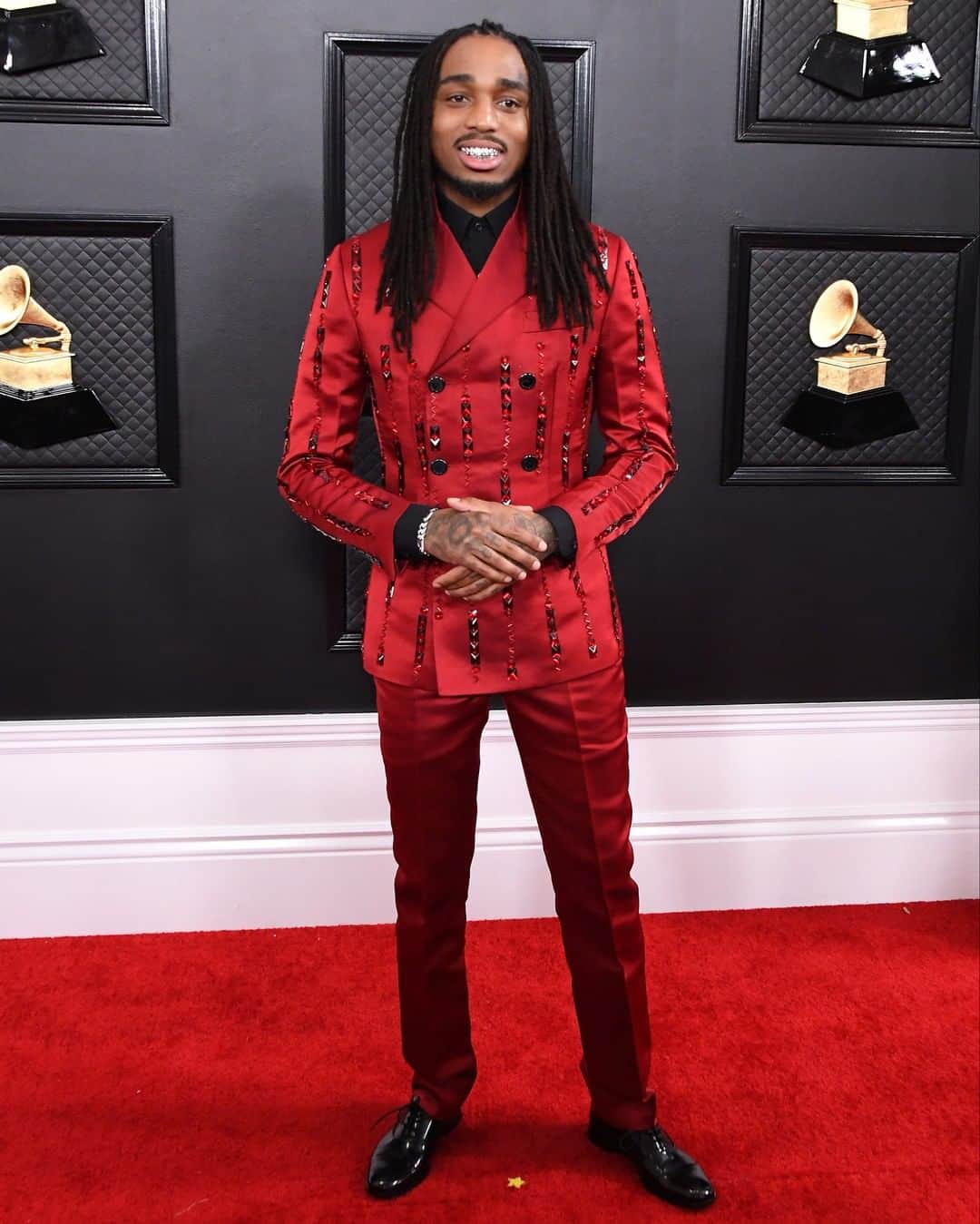 GQさんのインスタグラム写真 - (GQInstagram)「Big red! Head to the link in bio to see all the best fits from the #Grammys.」1月27日 11時10分 - gq