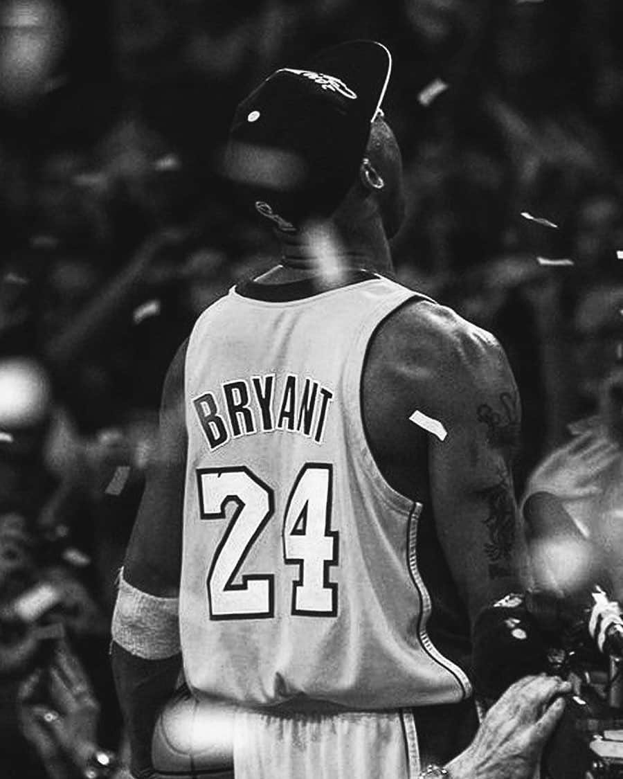 s ᴇ  ɴ ᴋ ᴄのインスタグラム：「He is the reason I started to watch NBA, play basketball and be a lakers fans till now. “Heroes come and go. But legends are forever.” May you and Gianna rest in peace. Stay strong, Vanessa and lakers fans. #mambaout」