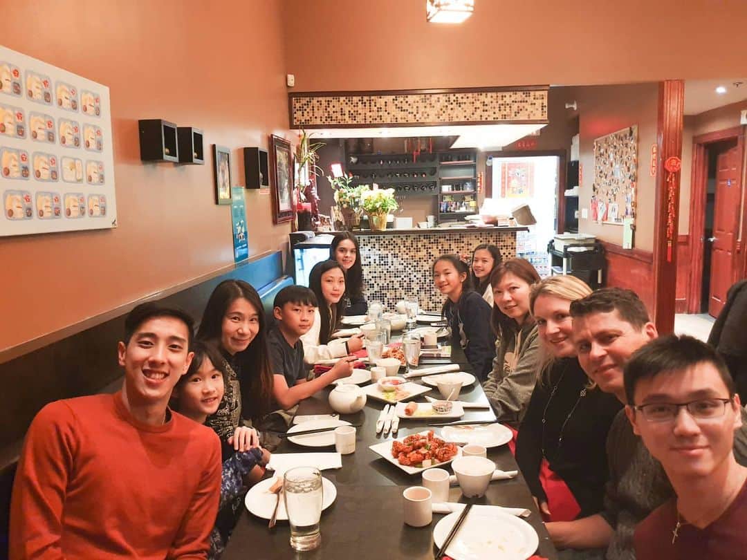 ジュリアン志傑乙さんのインスタグラム写真 - (ジュリアン志傑乙Instagram)「Finally managed to squeeze in a Chinese New Year dinner after a busy weekend! . . . . . . . . . . . . . . . . #cny #chinesenewyear #新年快乐 #dinner #初二 #food #Celebration #LunarNewYear #friends #students #skaters #coaches」1月27日 11時28分 - julianyeeee
