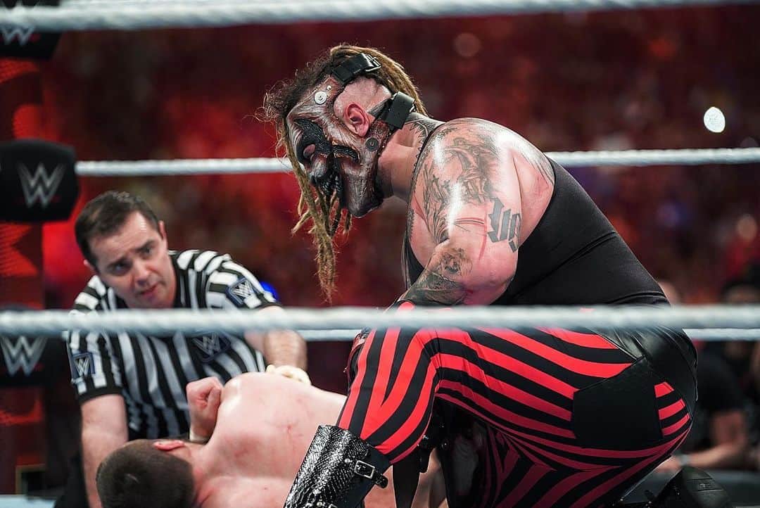 WWEさんのインスタグラム写真 - (WWEInstagram)「#TheFiend #BrayWyatt retains his #UniversalChampionship in a #StrapMatch at #RoyalRumble!」1月27日 11時39分 - wwe