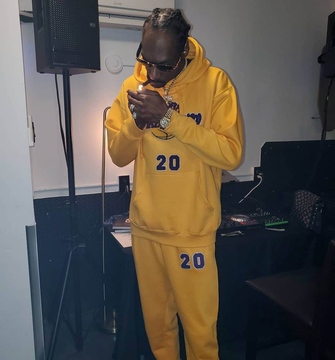 スヌープ・ドッグさんのインスタグラム写真 - (スヌープ・ドッグInstagram)「🙏🏿💜💛」1月27日 11時43分 - snoopdogg