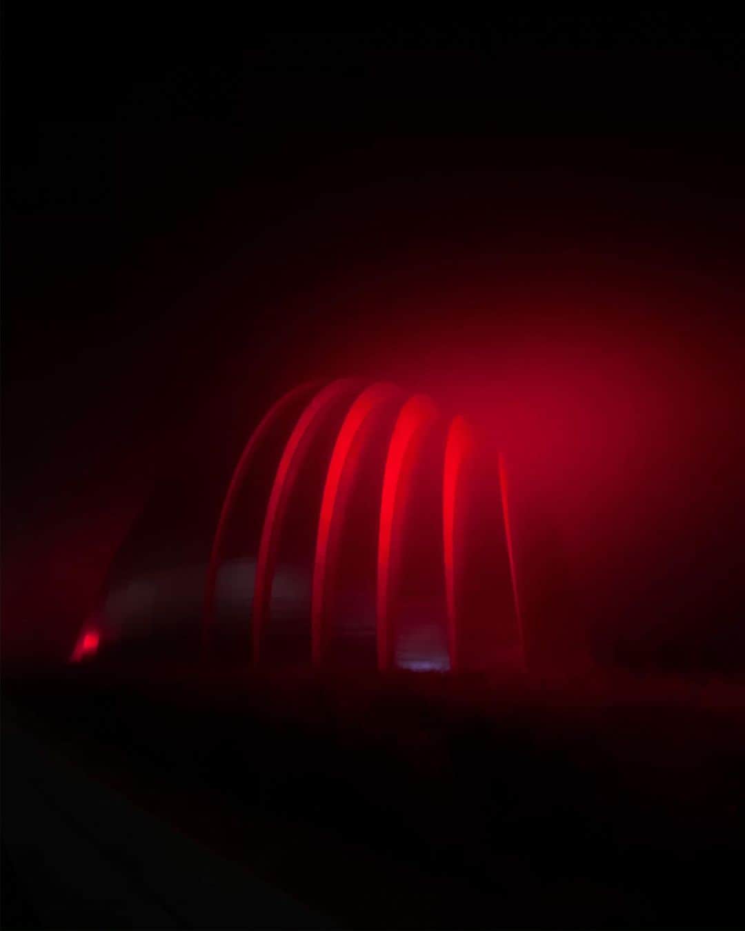 Robert Bingamanのインスタグラム：「Went to see what I could see. Nothing there. A fog so thick it was as though the entire city had been spirited away. Only this massive beating heart.」