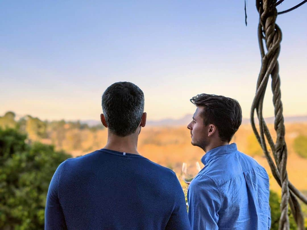 エリック・ラドフォードさんのインスタグラム写真 - (エリック・ラドフォードInstagram)「🥂 A Lovely Pairing 🥂  #winecountry #sonomacounty #husbands #california」1月27日 11時56分 - ericradford85