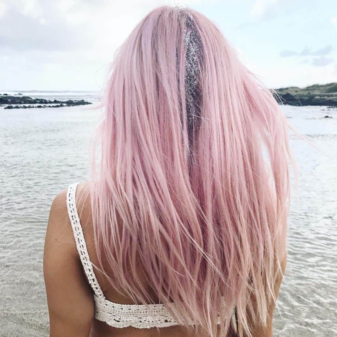 アリッサ ウーテンのインスタグラム：「In Reverie of pinker carefree times 💕 @jarrod.hair」