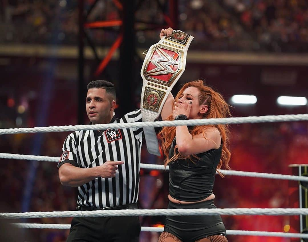 WWEさんのインスタグラム写真 - (WWEInstagram)「#AndStill your #Raw Women’s Champion @beckylynchwwe #RoyalRumble」1月27日 12時07分 - wwe