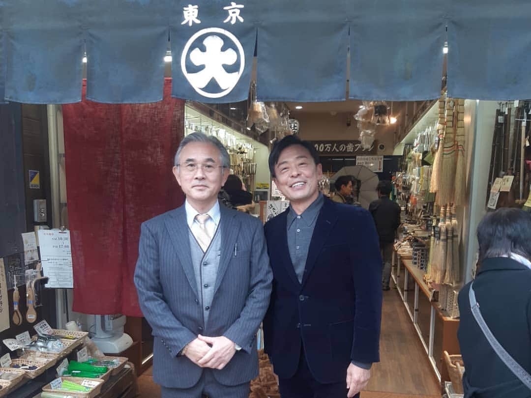 光石研さんのインスタグラム写真 - (光石研Instagram)「MonoMaster3月号発売中‼️ 2020出かけたくなる「鞄」と「靴」特集にて、浅草の老舗靴工房やブラシ専門店を取材させて頂きました👞  是非お買い求め下さい📕  #MonoMaster 【by staff】」1月27日 12時15分 - kenmitsuishi_official