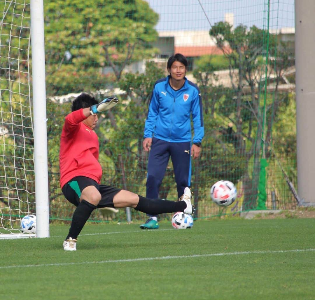 京都サンガF.C.さんのインスタグラム写真 - (京都サンガF.C.Instagram)「午前練習の模様📸をお届けします‼️ 午後は15時30分よりトレーニング🔥 風が強く吹いておりますので、見学の際は気をつけてお越し下さい☺️ #沖縄キャンプ #魅せようKYOTOの一体感 #sanga #京都サンガ #闘紫 #TEAM京都 #曽根田穣 #上月壮一郎 #金久保順 #黒木恭平 #ピーターウタカ #宮吉拓実 #宮城雅史 #加藤順大 #服部航平」1月27日 12時23分 - kyotosanga_official