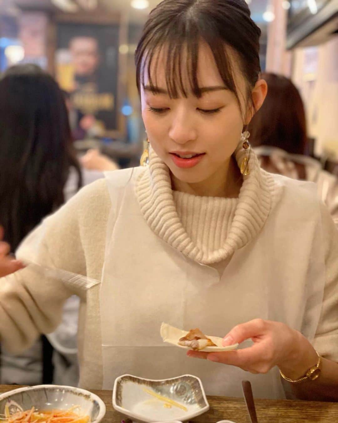 愛加あゆさんのインスタグラム写真 - (愛加あゆInstagram)「稽古進んでおります！連日の振付に脳もフル回転、筋肉量上がってきています！  #新大久保 #サムギョプサル #焼肉 #タンパク質摂取  #愛加あゆ」1月27日 12時25分 - manaka_ayu