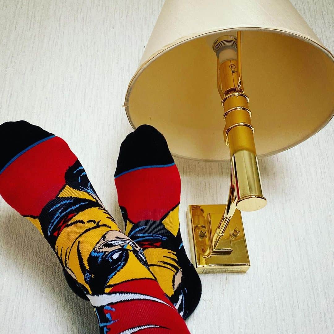 のインスタグラム：「Today's STANCE  #stancesocks  #stance_japan  今日はウルヴァリン。今日の山形は天気イイ。でも空気が冷たい。うむ…こうやってやれば、ウルヴァリンと何か関係ある話に発展するかな？と思ったら何も発展ナシ。ウルヴァリン→山形→さくらんぼ→チェリー→ヨシ、ランチはパスタにしよう！あはははは。」