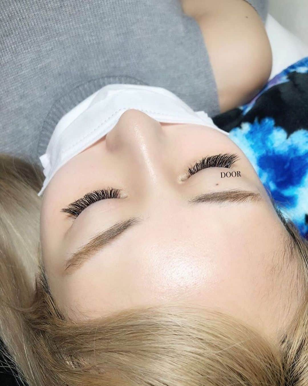 SHIHOさんのインスタグラム写真 - (SHIHOInstagram)「. . eye lash❤️❤️ . , デザイン⬇︎ . ★ボリュームラッシュ800本 ★C C C J カール ★9 10 11 11 ㍉ ★5D 160束 . ★下まつげ60本 ★C 8㍉ . . 担当  @akn__ppp さん👶🌟❤️ #door_ah . ボリュームラッシュ800本 【初回】 20000円 下まつ毛60本 3500円 . . いつもありがとうございます💓 いつもDガールだったけど Cカールに変更♡お気に入り♥️ . ここのマツエクが盛れるの👶 . . Eyelash Salon DOOR 東京都新宿区歌舞伎町1-8-1良川ビル４階 TEL：03-6205-5408 営業時間：11:00～21:00 . . #新宿マツエクドア#新宿#歌舞伎町#マツエク#アイラッシュ#下まつげ#メンズマツエク#ボリュームラッシュ#つけ放題#カラーエクステ#当日予約可能#アップワードラッシュ#可愛い#綺麗#まつ育#モデル#アイドル#キャバ嬢#ホスト#アイリスト#アイデザイナー募集#アイデザイナー求人#アイリスト募集#アイリスト求人#アイリスト求人募集#フラットラッシュ#ネイリスト求人」1月27日 13時04分 - cham_pipi