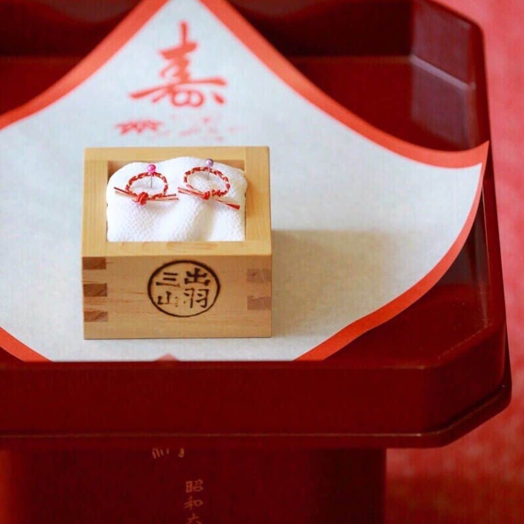 TAKAMI BRIDAL 神社和婚のインスタグラム：「⁂ 大切な人生の節目を本格神前挙式で迎えてみませんか？ 都内にお住まいの皆様へ、TAKAMI BRIDAL AOYAMAにて各神社の挙式プランや式場説明、和装試着体験をさせていただきます。 【神社婚相談会開催のお知らせ】 DATE：2/8（土）・2/9（日）・2/22（土）・2/23（日） TIME：10:30/12:30/15:00/17/00 PLACE：TAKAMI BRIDAL AOYAMA ※完全予約制 ------------------------------------------ お問い合わせ窓口 TAKAMI BRIDAL AOYAMA TEL:03-3498-2222 MAIL:aoyama@takami-bridal.com ------------------------------------------ ・  #結婚式#神前式#和婚#神社婚#神社#神社巡り #和装#着物#白無垢#色打掛#紋付袴 #式場見学#式場探し#日本中のプレ花嫁さんと繋がりたい#プレ花嫁 #タカミブライダル#TAKAMIBRIDAL#takamibridal #前撮り#2020春婚#2020夏婚#2020秋婚#2020冬婚 #神話婚#富士のくに和婚#三河神前挙式#尾張名古屋神前挙式#みちのく和婚#やまがたの花嫁#都姫婚」
