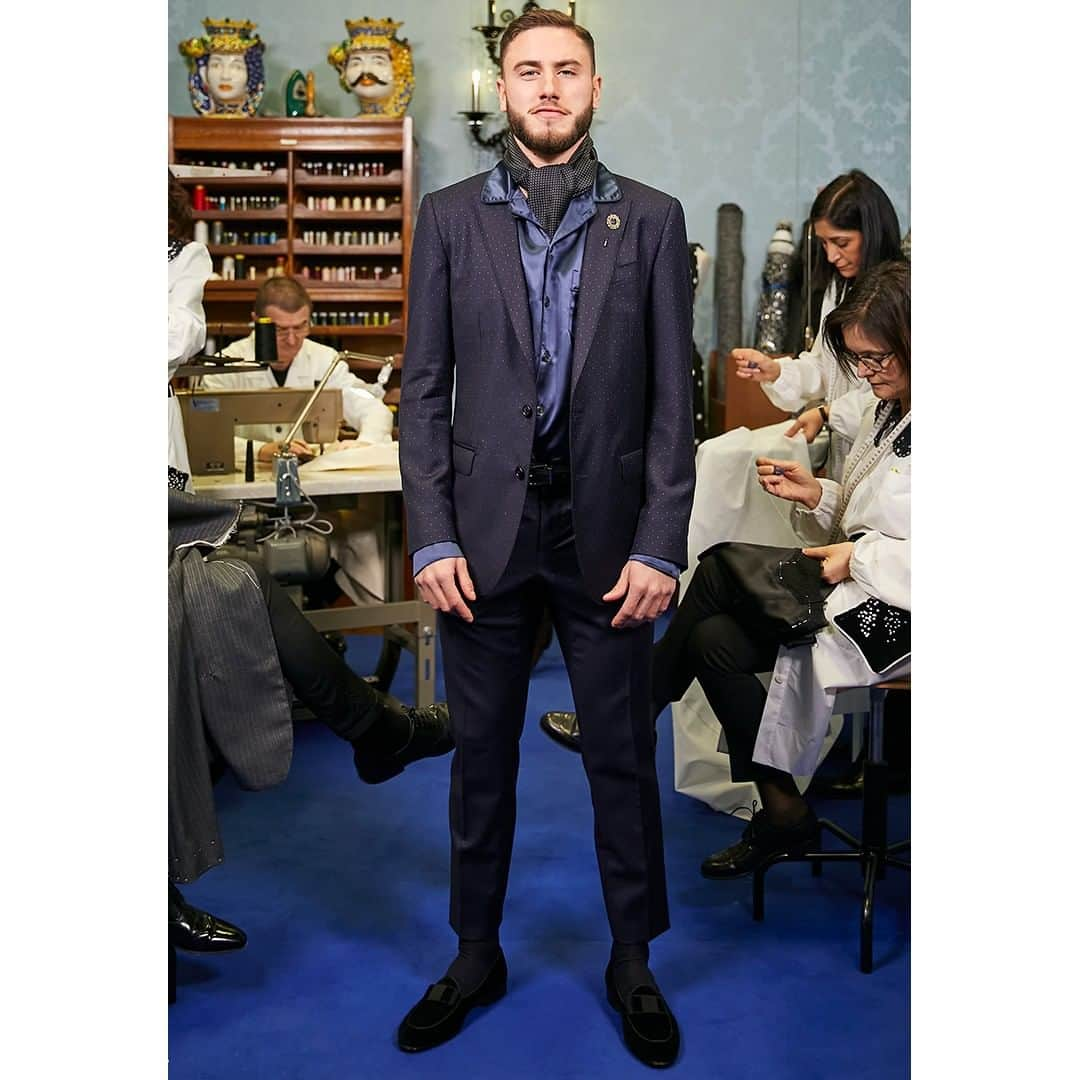 ドルチェ&ガッバーナさんのインスタグラム写真 - (ドルチェ&ガッバーナInstagram)「Davide Calabria wears a Dolce&Gabbana blue polka dots jacket with a blue silk shirt as he attends the #DGFattoAMano Women's Fall Winter 2020/21 Fashion Show. #DGHandMade #DGCraftsmanship #DGWomenFW20 #DolceGabbana」2月25日 17時56分 - dolcegabbana