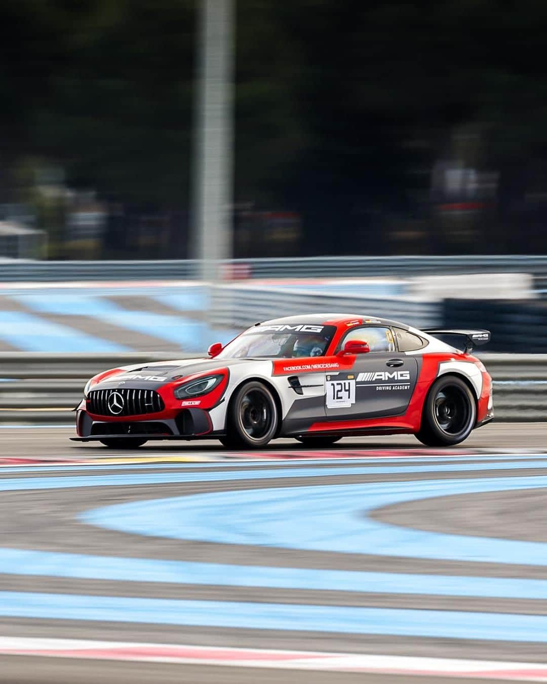 Mercedes AMGさんのインスタグラム写真 - (Mercedes AMGInstagram)「For the #WorldsFastestFamily, racing is more than motorsport. It's a way of life! Do you feel the same way? Explore the diverse AMG Racetrack-Trainings 2020 and find the perfect driving training.  Visit www.amg-experiences.com for more details. An offer of the AMG Experiences GmbH.  #amgdrivingacademy #amgwintersporting #drivingperformance #MercedesAMG #AMGexperiences #Power #Passion #Mercedes #worldsfastestfamily」2月25日 18時00分 - mercedesamg