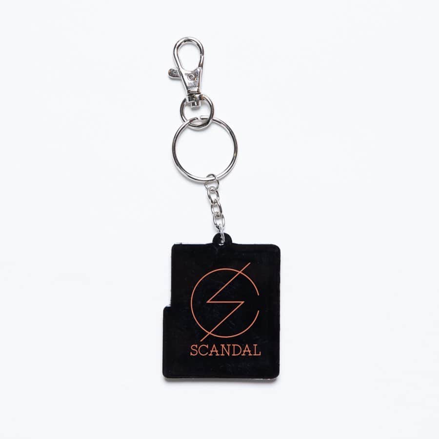SCANDALさんのインスタグラム写真 - (SCANDALInstagram)「SCANDAL WORLD TOUR 2020 "Kiss from the darkness" GOODS  ラバーキーホルダー(BLACK) ¥1,000(+TAX)  #scandal #kftd」2月25日 18時00分 - scandal_band_official