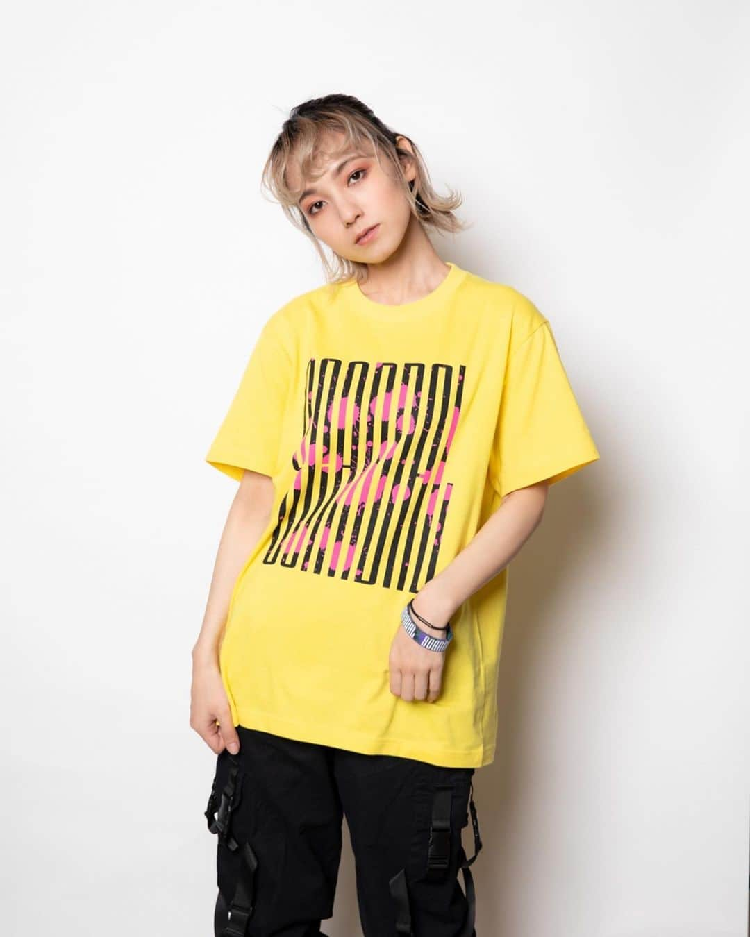 SCANDALさんのインスタグラム写真 - (SCANDALInstagram)「SCANDAL WORLD TOUR 2020 "Kiss from the darkness" GOODS  SCANDAL T-shirt 2020(YELLOW)  SIZE:S/M/L/XL ※写真はMサイズ着用 ¥3,000(+TAX)  #scandal #kftd」2月25日 18時00分 - scandal_band_official