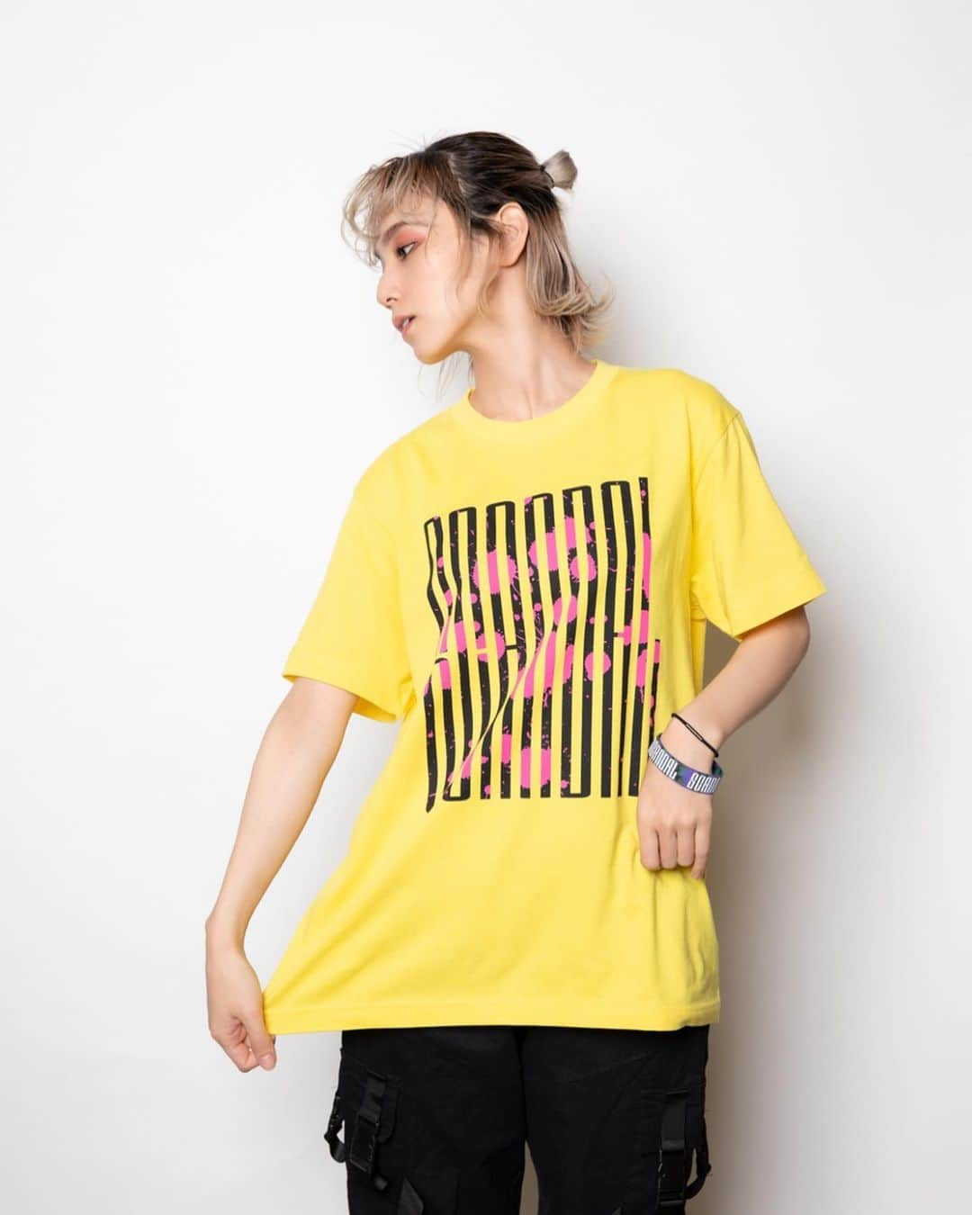 SCANDALさんのインスタグラム写真 - (SCANDALInstagram)「SCANDAL WORLD TOUR 2020 "Kiss from the darkness" GOODS  SCANDAL T-shirt 2020(YELLOW)  SIZE:S/M/L/XL ※写真はMサイズ着用 ¥3,000(+TAX)  #scandal #kftd」2月25日 18時00分 - scandal_band_official