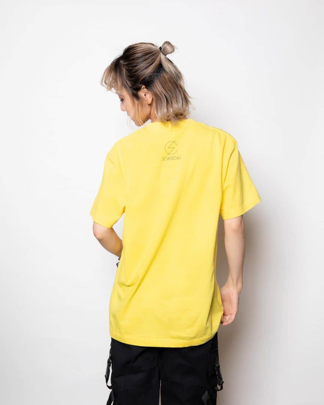 SCANDALさんのインスタグラム写真 - (SCANDALInstagram)「SCANDAL WORLD TOUR 2020 "Kiss from the darkness" GOODS  SCANDAL T-shirt 2020(YELLOW)  SIZE:S/M/L/XL ※写真はMサイズ着用 ¥3,000(+TAX)  #scandal #kftd」2月25日 18時00分 - scandal_band_official