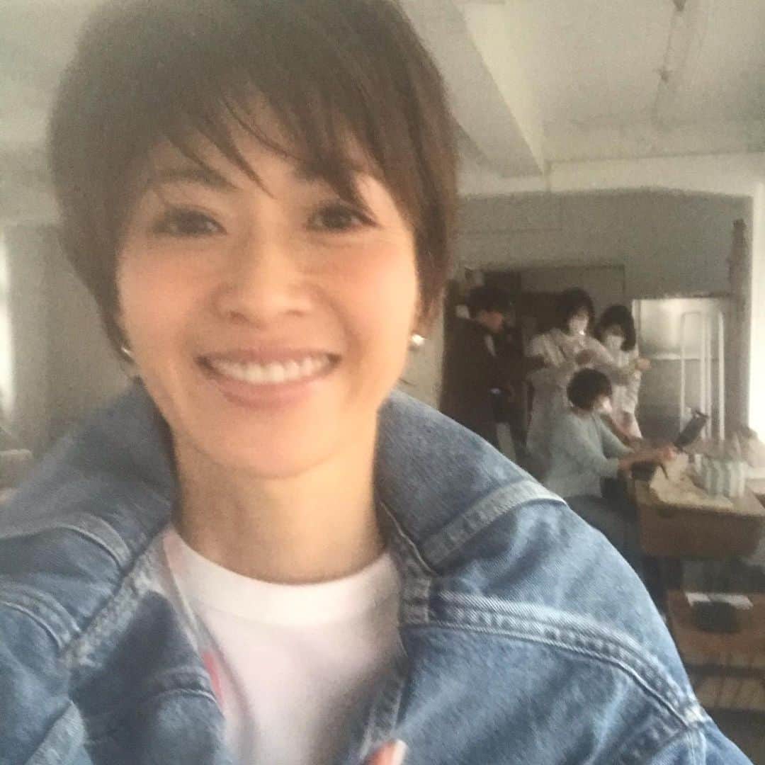 畑野ひろ子のインスタグラム：「@story_love40 撮影。 春の靴、可愛い😍」
