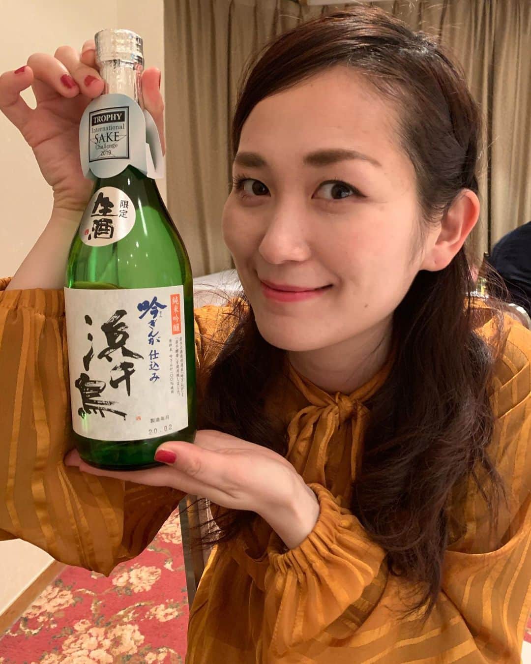 ティーナ・カリーナのインスタグラム：「釜石の美味しいもの🍶 「浜千鳥」を3種類飲み比べ😋 おいしゅうございました✨  #日本酒 #浜千鳥 #釜石 #岩手」