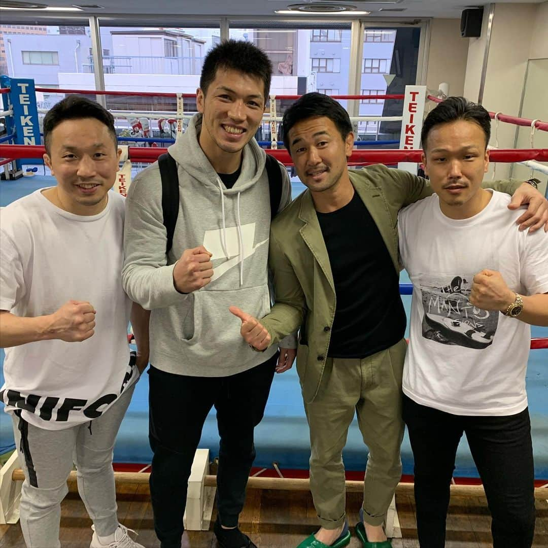 村田諒太さんのインスタグラム写真 - (村田諒太Instagram)「偶然にも集合しました チームオールドパー笑 #帝拳 #shinsukeyamanaka #山中慎介 #粟生隆寛 #takahiroao #下田昭文 #akifumishimoda #sugarfitboxinggym #ボクシング #世界チャンピオン」2月25日 16時52分 - ryota_murata_official