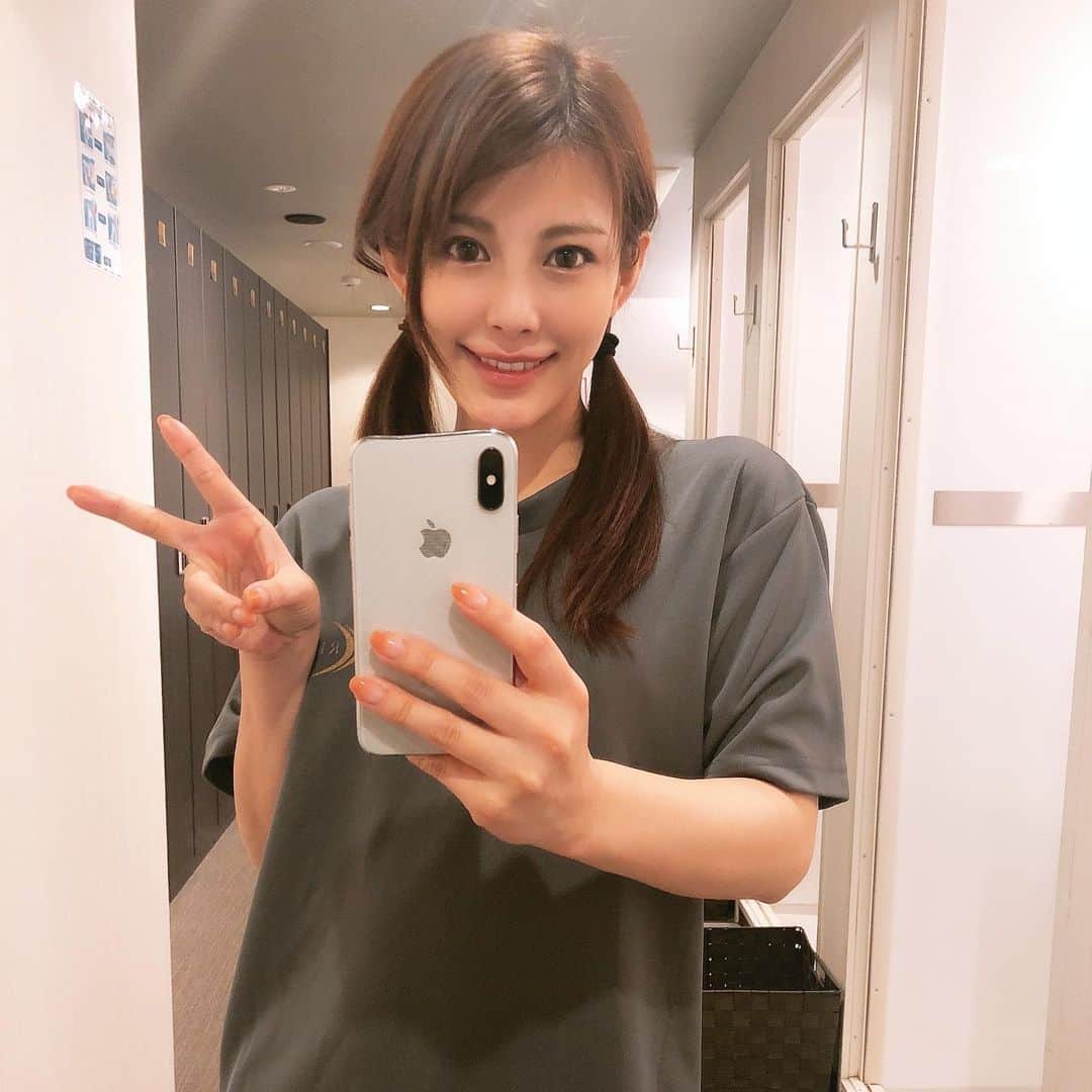 美馬怜子のインスタグラム：「20キロの減量まで、あと少しになりました😆正確には、 あと700g！！ . 10カ月かけてぷくぷくと太った身体は、10カ月かけてゆっくり戻していこうと心に決めて✨ . もうすぐ20キロ🥰 . ライザップにサポートしてもらいながら、ここまで来れました🥺💕 . でも、欲張りをしたいと思うので、あと３キロ減を目指します❣️（3のポーズは、その3です😁） . 運動中に補給するサプリは、アミノ酸たっぷり配合のEAA-SHOT💖 今日もたくさん汗かきました😄💦❤️ . #産後ダイエット #ライザップ女子 #ライザップ　#eaashot美味しい」