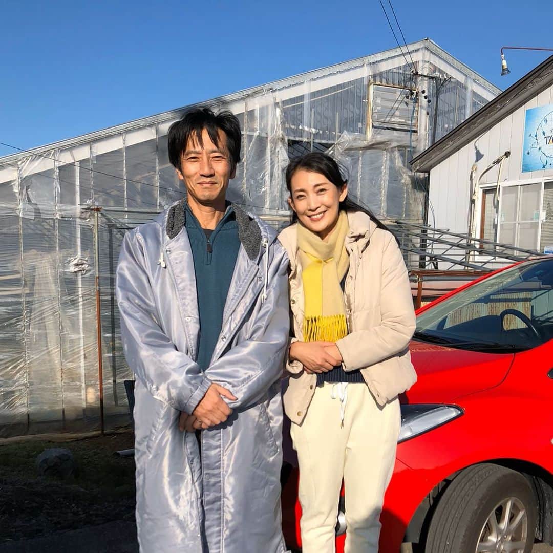 田中美里のインスタグラム：「映画「山中静夫氏の尊厳死」 中村梅雀さんが演じる山中静夫さんの担当医、今井医師を演じるもう1人の主役津田寛治さん。 すごい役者さん。  私は今井医師の妻を演じています。  #映画 #山中静夫氏の尊厳死  #津田寛治　さん #想い出写真 #シネスイッチ銀座」