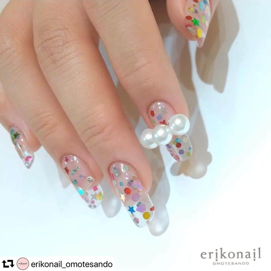 黒崎えり子さんのインスタグラム写真 - (黒崎えり子Instagram)「お客様ネイルです❣️ #repost @erikonail_omotesando ・・・ クリアのスカルプにカラフルなホログラムがとても可愛いです🎉  OMOTESANDO 杉岡  #erikonail #エリコネイル #エリコネイル表参道 #erikonail杉岡佳織  #ネイルデザイン #ジェルネイル #スカルプネイル  #スカルプデザイン  #クリアネイル #ホログラムネイル  #nail#nails#nailart #naildesign#gelnail#gel #morecouture #モアクチュール #モアジェル  #네일#젤네일 #美甲師#美甲 #ネイルケア #黒崎えり子 #jna認定ネイルサロン #表参道ネイルサロン」2月25日 17時00分 - erikonail