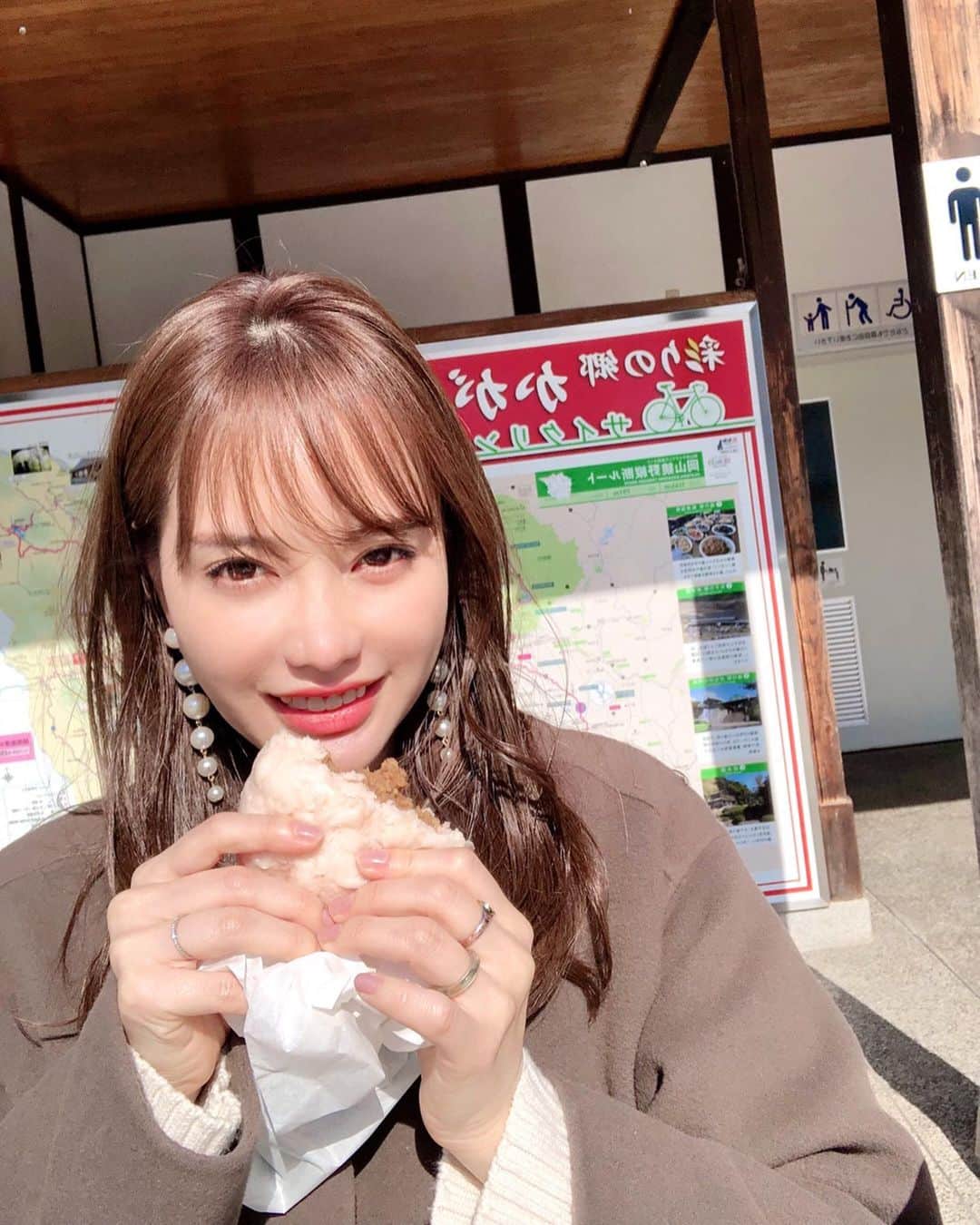 Aoiさんのインスタグラム写真 - (AoiInstagram)「奥津温泉道の駅では 姫唐辛子を使った「とうからまん」も売っていました！ 肉まんがピリ辛が美味しい！！🌶 そして何よりボリュームがすごくて、これ１つ食べるだけでも結構お腹いっぱいになります。 ピリ辛好きな人は是非♡  #岡山県#鏡野町#旅行#女子旅#グルメ#岡山グルメ#オススメスポット#レジャー#休日#PR#ひとり旅#デート#とうからまん#奥津温泉#道の駅# 肉まん#グルメ#姫とうがらし#tabijyo#tabippo#tabigenic#tabimuse #インスタ映え」2月25日 17時30分 - aoioa