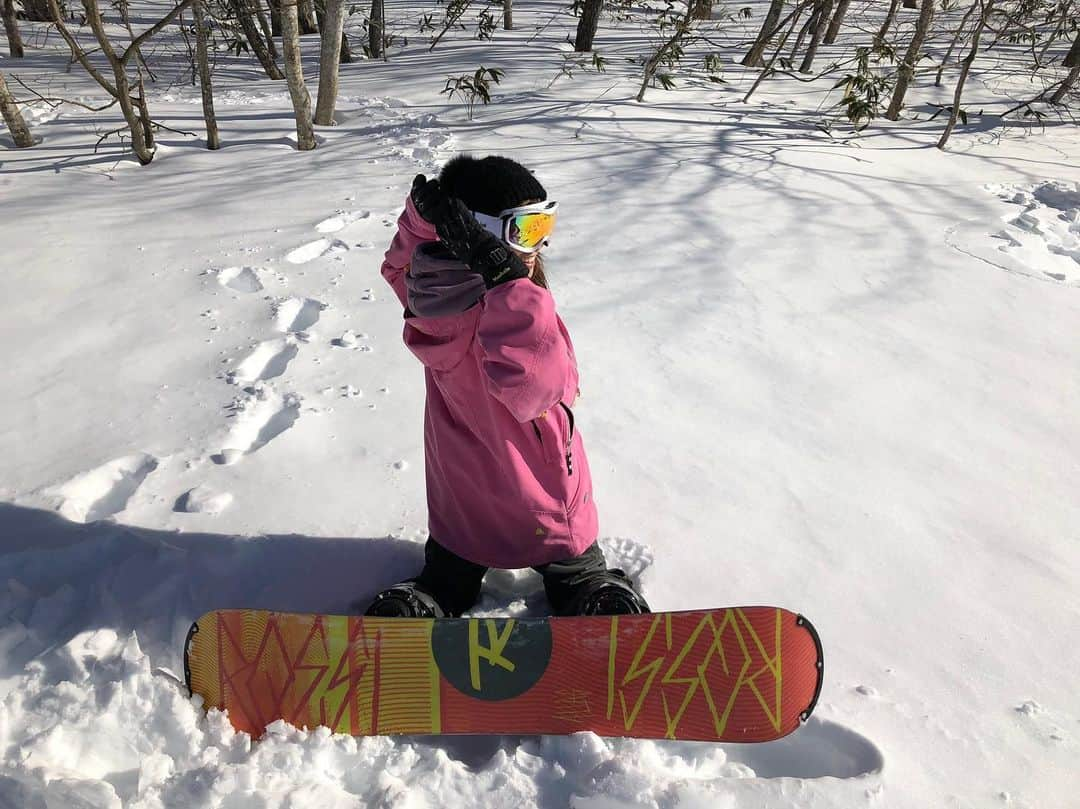 笠原美香さんのインスタグラム写真 - (笠原美香Instagram)「🏂💓 #雪があったら #やりたくなるやつ #ぼふっ #ふかふかじゃなくて #顔強打したのは内緒 #スノボ #snowboarding #雪ダイブ #ゲレンデマジック」2月25日 9時31分 - mika.k419