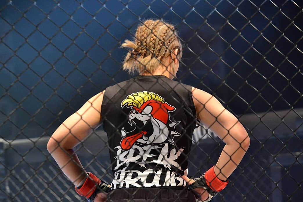 阿部裕幸さんのインスタグラム写真 - (阿部裕幸Instagram)「DEEP JEWELS 28 AACC女子部 1勝2敗 皆さま応援ありがとうございました🙏🏻 まだまだこれから... AACC female fighter’s 1 won 2 loss yesterday. I think more train hard we can change level. We can do it!!! Thank you support everyone.  #aacc #aaccmma #aacc大森 #grappling #catchwrestling #nogi #無料体験できます #aacc楽しいですよー #生徒募集中 #仲間募集中  #aacc女子部 #レスリング #キャッチレスリング #総合格闘技 #女子格闘技 #femalefighter #jiujitsu #柔術 #格闘技やるならAACC #女子MMAならAACC #ココロとカラダを強くする #仲間 #team #何事も基本が大事 #チーム一丸 #deepjewels28 #deepjewels」2月25日 9時31分 - abeani111