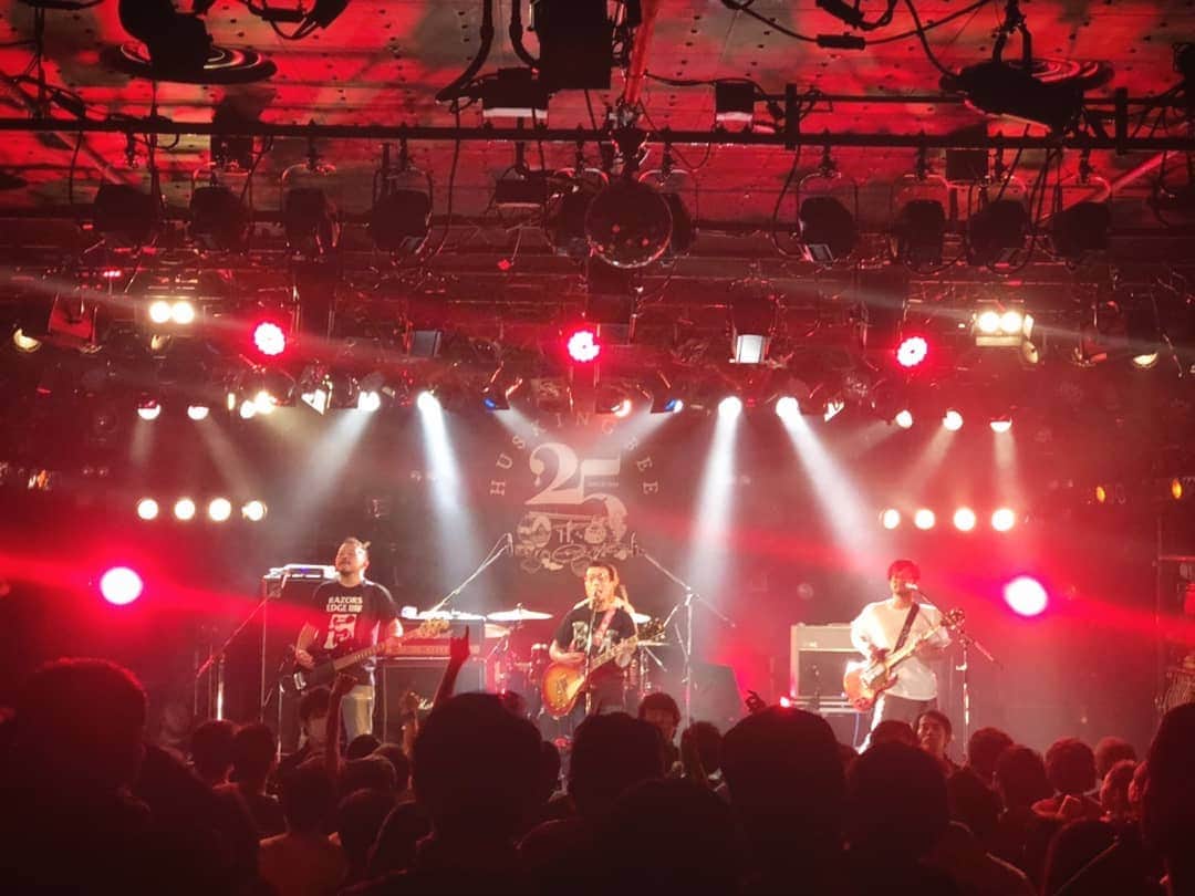 磯部正文のインスタグラム：「HUSKING BEE “ The Show Must Go On” Tour FINAL SERIES  CAPTAIN HEDGE HOG BACK DROP BOMB と共に大阪も大団円 濃密な2日間  両バンドの凄さを思い知り思い出す2日間  来てくださった皆々様 ありがとうございました...♪*ﾟ  またreunionする日を楽しみに🎤」